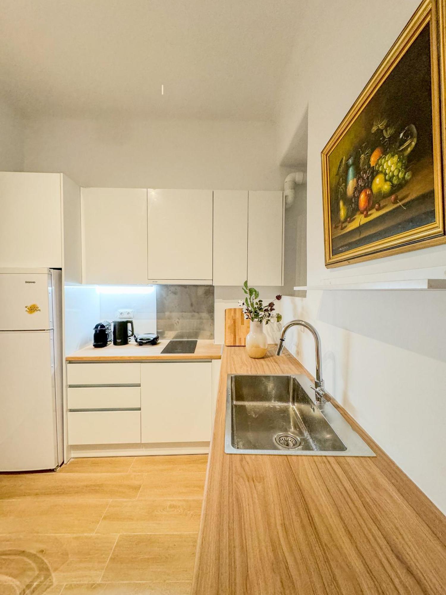 ανακαινισμένο σπίτι με ιδιωτική αυλή Apartment