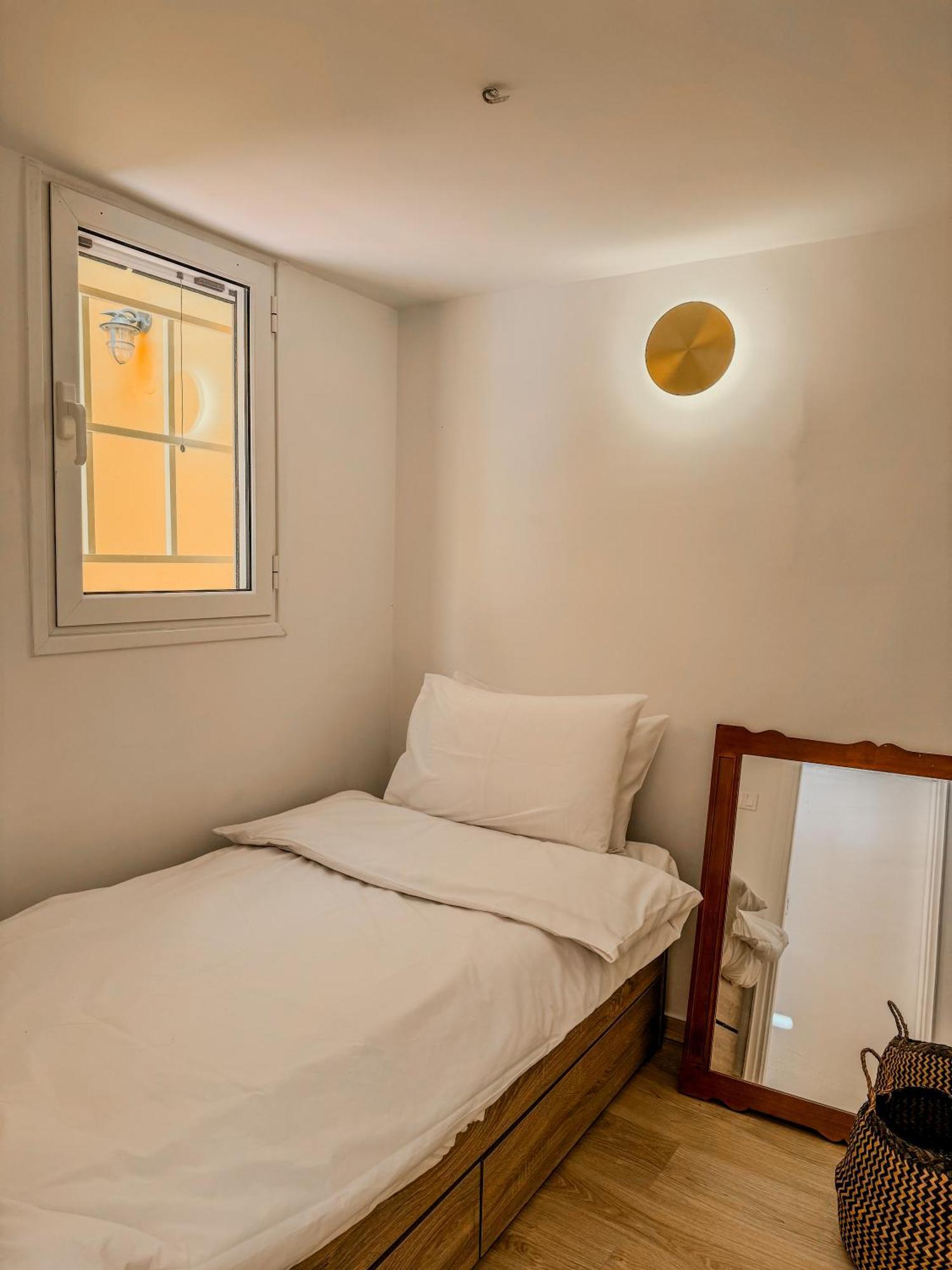 Apartment ανακαινισμένο σπίτι με ιδιωτική αυλή Piraeus
